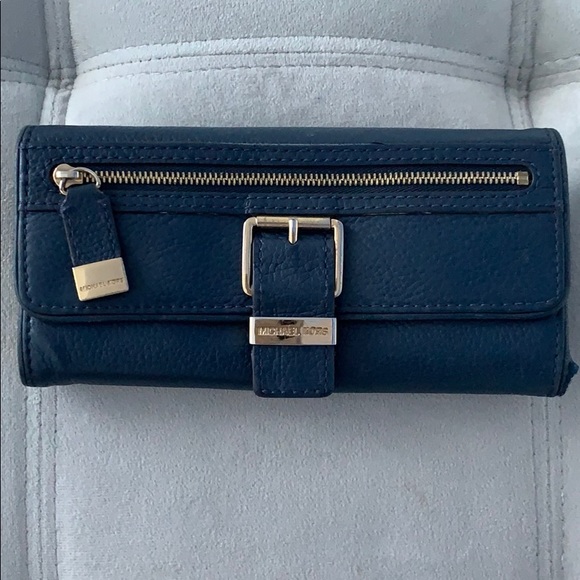 Michael Kors Used Wallet - Picture 1 of 10